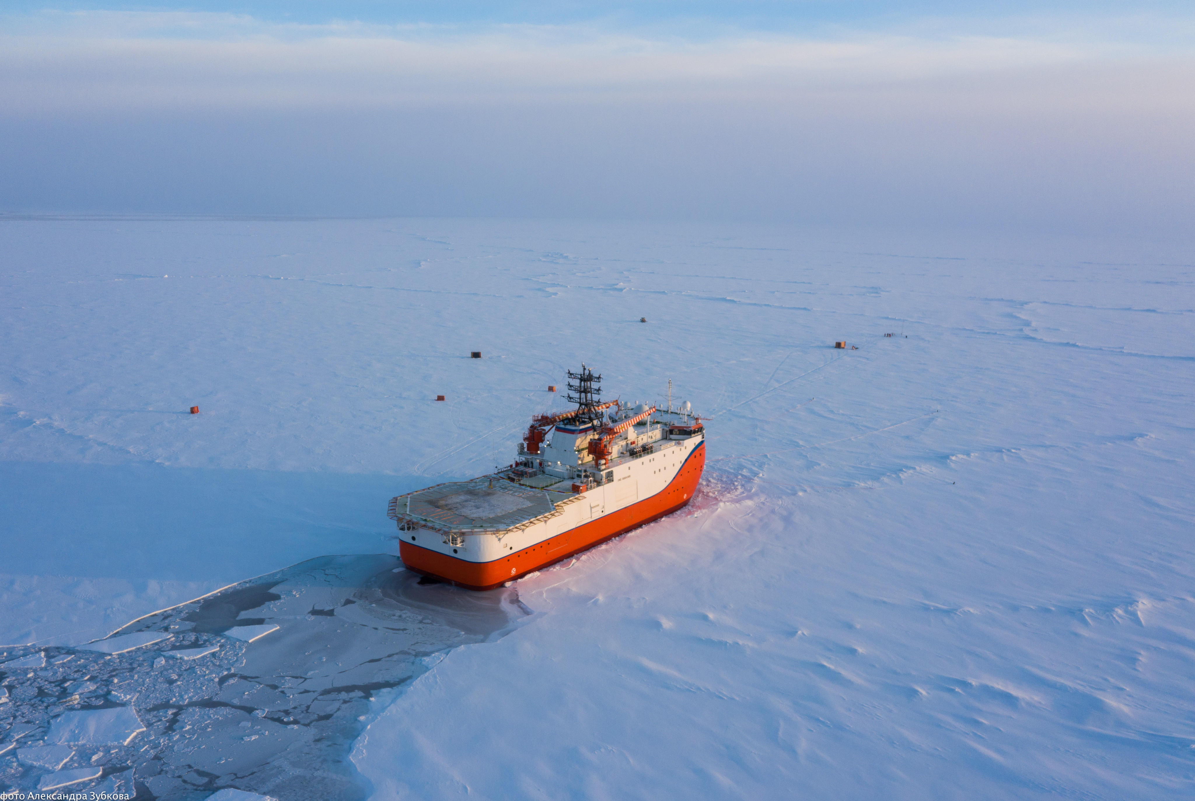 Экспедиция открытый океан архипелаги арктики 2019. Полярной станции "Северный полюс-41". Полярная дрейфующая станция Северный полюс. Северный полюс 41 Экспедиция. Ледостойкая платформа Северный полюс.